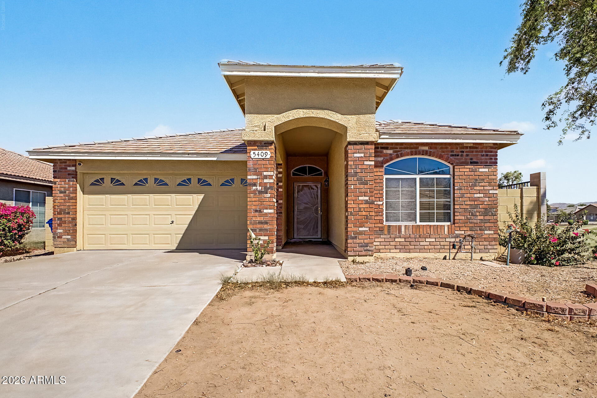 Listing photo of 5409 S 28th Dr